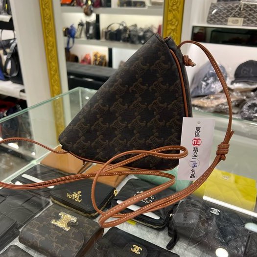 東區正精品㊣CELINE TRIANGLE BAG XF195902BZK 近全新老花凱旋門三角型斜背包 RZ4122-6