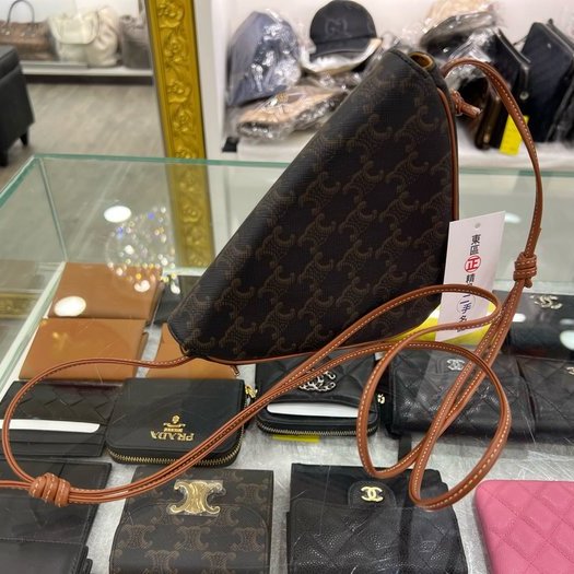 東區正精品㊣CELINE TRIANGLE BAG XF195902BZK 近全新老花凱旋門三角型斜背包 RZ4122-7