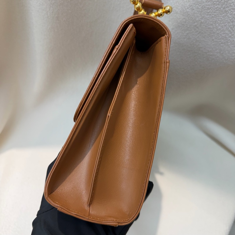 Moschino XO金屬釦棕色手提包 I889-3