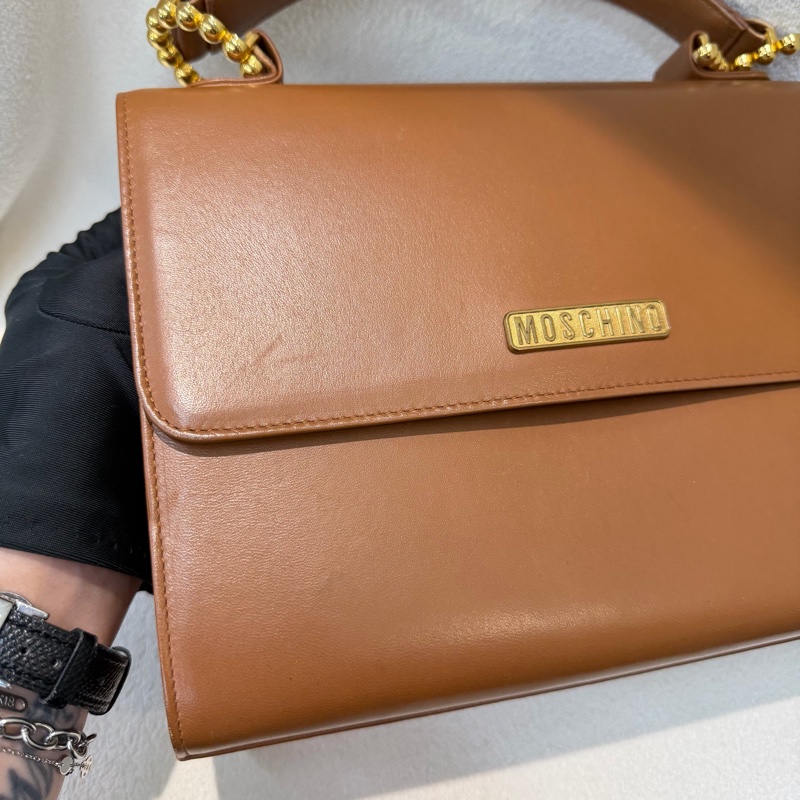 Moschino XO金屬釦棕色手提包 I889-5