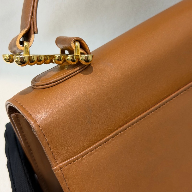 Moschino XO金屬釦棕色手提包 I889-15