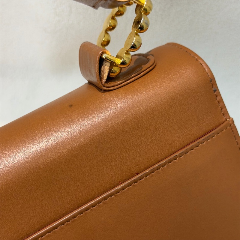 Moschino XO金屬釦棕色手提包 I889-17