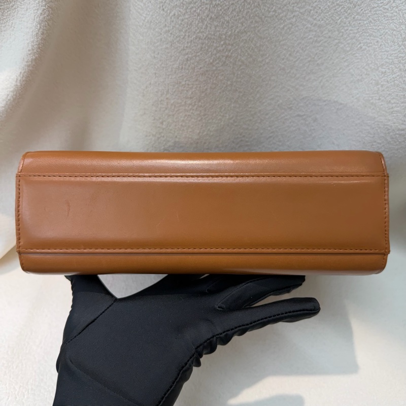 Moschino XO金屬釦棕色手提包 I889-18