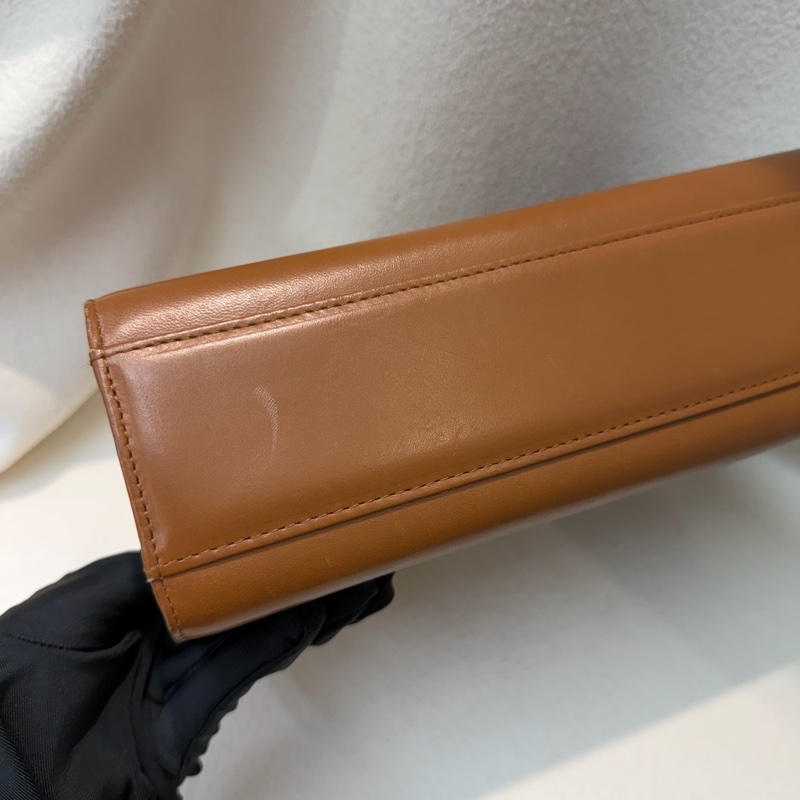 Moschino XO金屬釦棕色手提包 I889-19