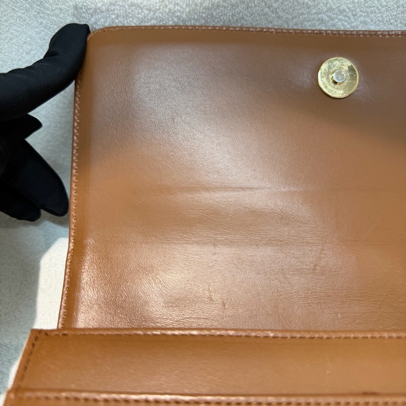 Moschino XO金屬釦棕色手提包 I889-27