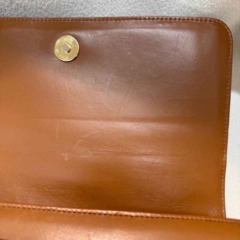 Moschino XO金屬釦棕色手提包 I889-29