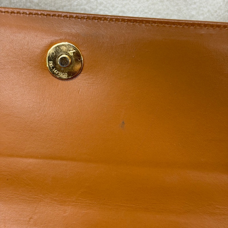 Moschino XO金屬釦棕色手提包 I889-30