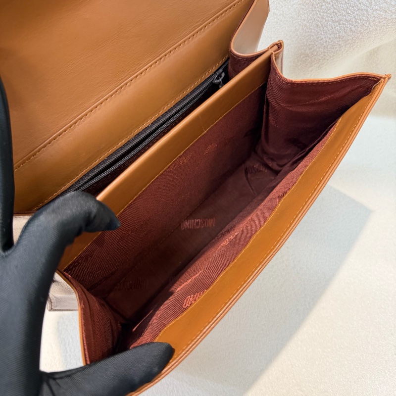 Moschino XO金屬釦棕色手提包 I889-34