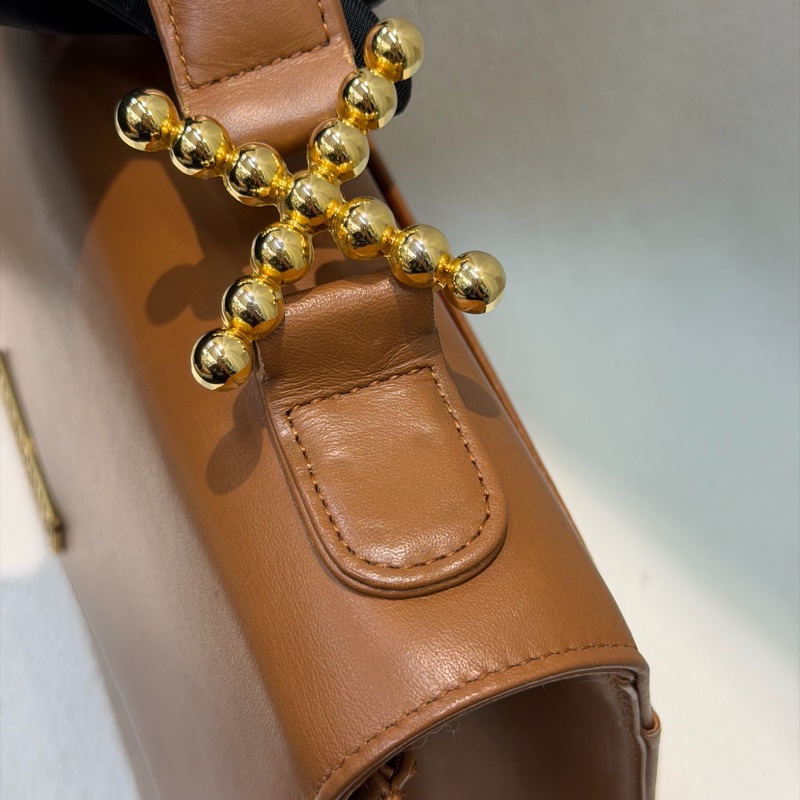 Moschino XO金屬釦棕色手提包 I889-60