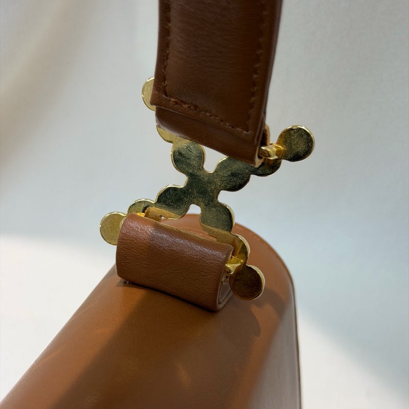 Moschino XO金屬釦棕色手提包 I889-63