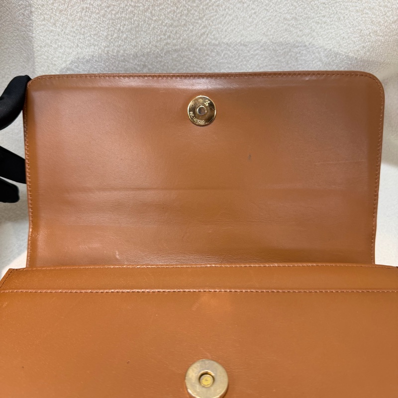 Moschino XO金屬釦棕色手提包 I889-69