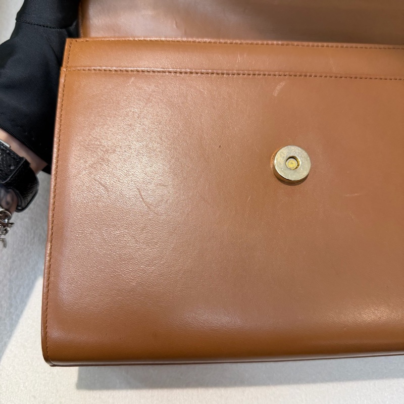 Moschino XO金屬釦棕色手提包 I889-75