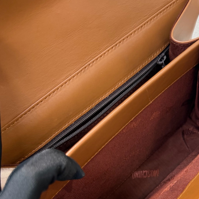 Moschino XO金屬釦棕色手提包 I889-78