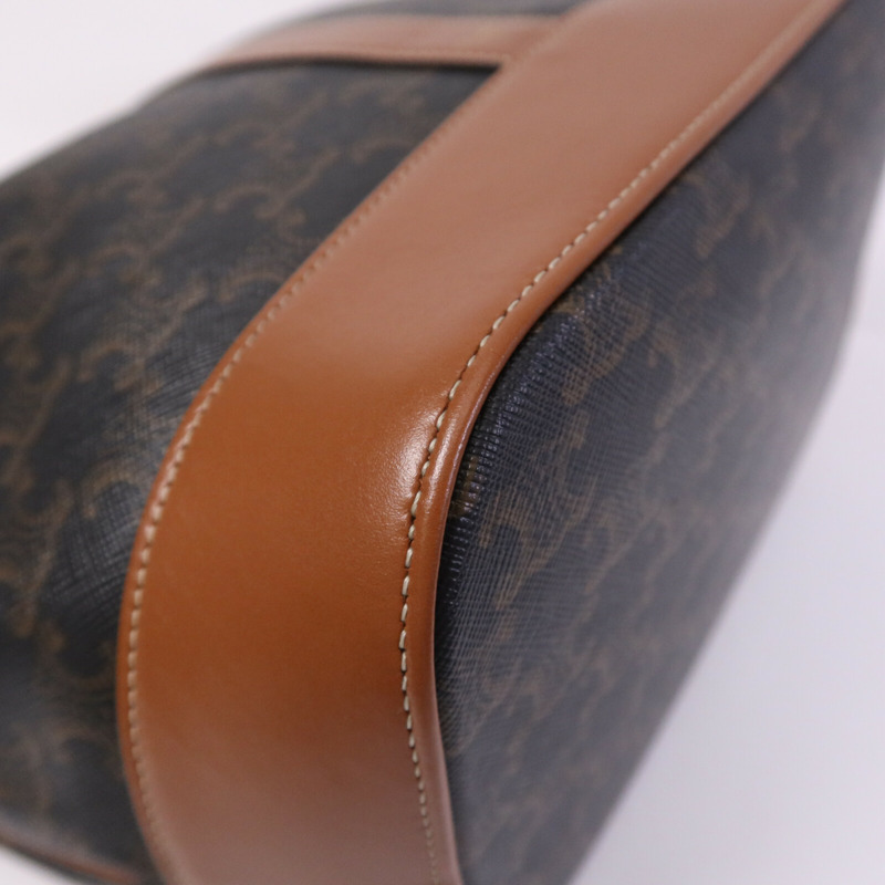 CELINE 塗層帆布Triomphe Bucket Medium金扣肩背袋-10