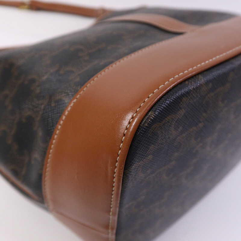 CELINE 塗層帆布Triomphe Bucket Medium金扣肩背袋-12