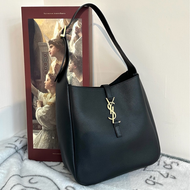 【全🆕】YSL hobo small LE5A7 黑金色 Logo粒面牛皮 Hobo 小號 small Black單肩包 手提包-0
