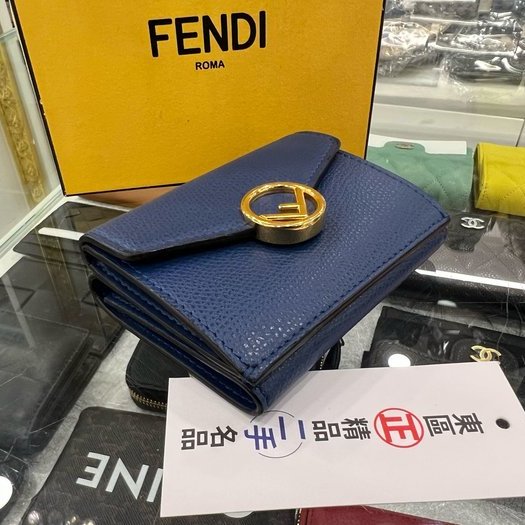 東區正精品㊣FENDI 8M0395 藍色全皮金屬LOGO牛皮三折小短夾 RA1554-7