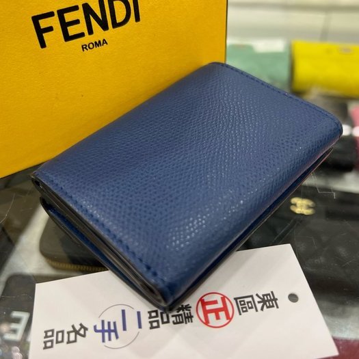 東區正精品㊣FENDI 8M0395 藍色全皮金屬LOGO牛皮三折小短夾 RA1554-9
