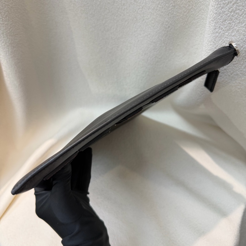 Prada Saffiano Clutch 彩字黑色十字紋牛皮手拿包 XA063-5