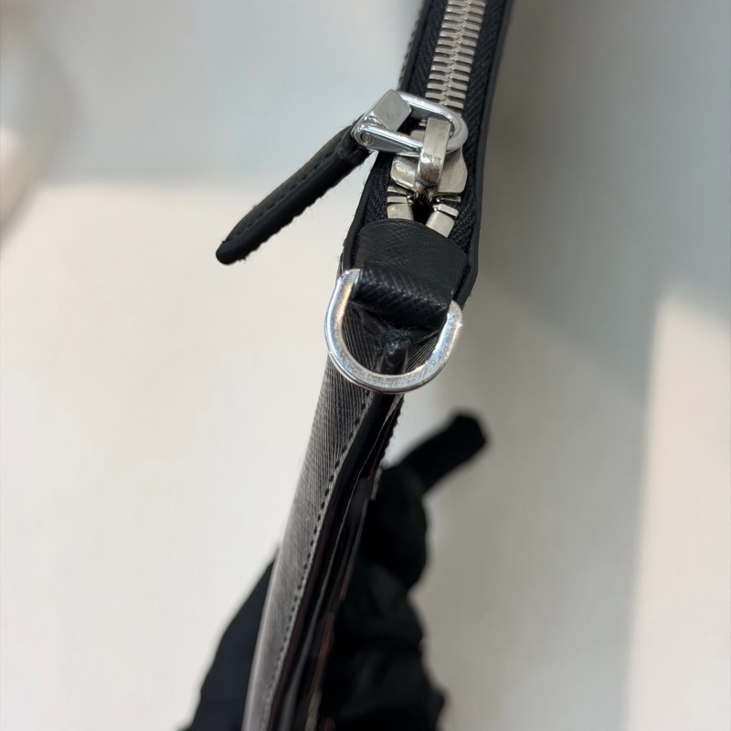 Prada Saffiano Clutch 彩字黑色十字紋牛皮手拿包 XA063-14