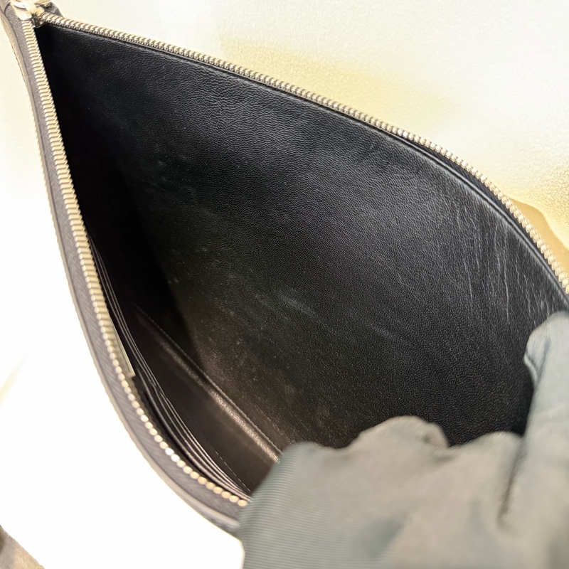 Prada Saffiano Clutch 彩字黑色十字紋牛皮手拿包 XA063-31