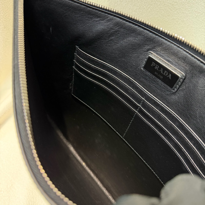 Prada Saffiano Clutch 彩字黑色十字紋牛皮手拿包 XA063-32