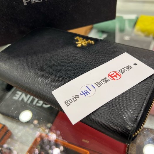 東區正精品㊣PRADA 1ML506 黑色防刮牛皮金字LOGOㄇ拉長夾 RA1555-8