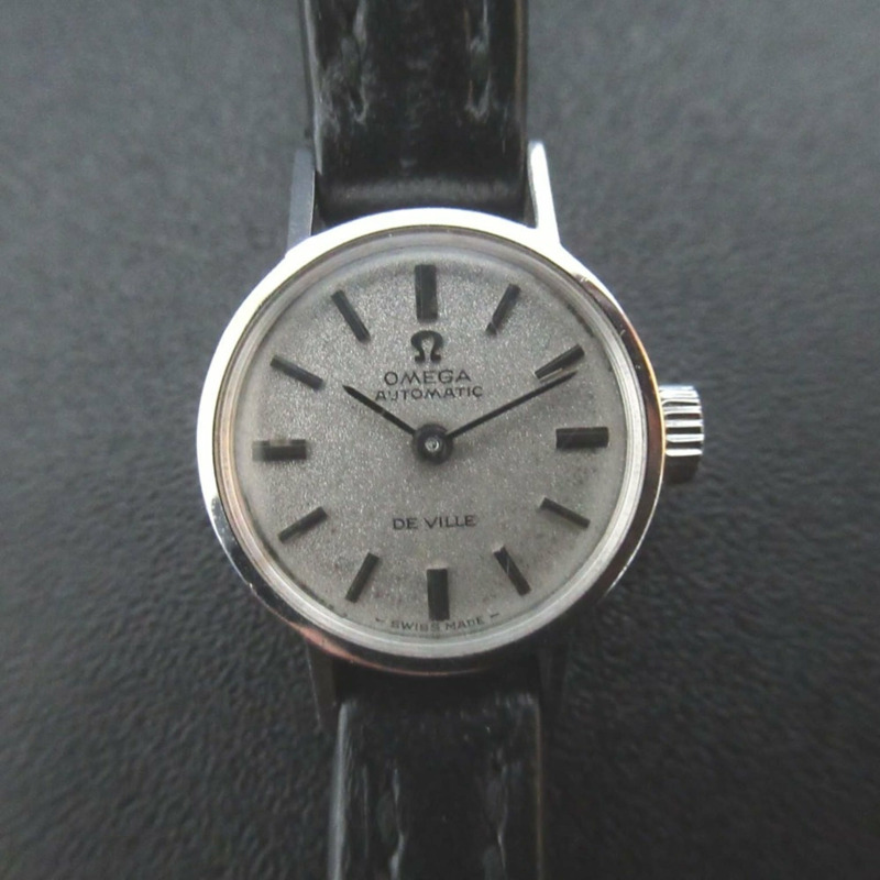 歐米茄碟飛系列自動機械雙針女錶，不鏽鋼錶殼搭配皮革錶帶，黑色-0