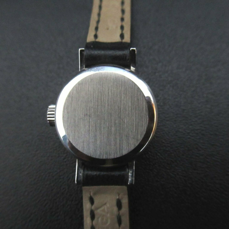 歐米茄碟飛系列自動機械雙針女錶，不鏽鋼錶殼搭配皮革錶帶，黑色-1