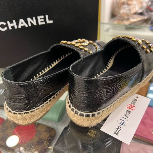 東區正精品㊣CHANEL G35602 香奈兒黑色漆皮水鑽雙C LOGO娃娃鞋鉛筆鞋 35號 RZ3900-3