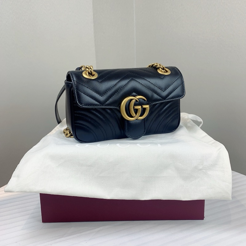 未使用Gucci古馳 黑金馬蒙22永遠的經典 包型立體精緻 雙G大金扣 不會太張揚高調 尺寸：22*14*6 附件：盒子 塵袋 編碼：B043203879-0