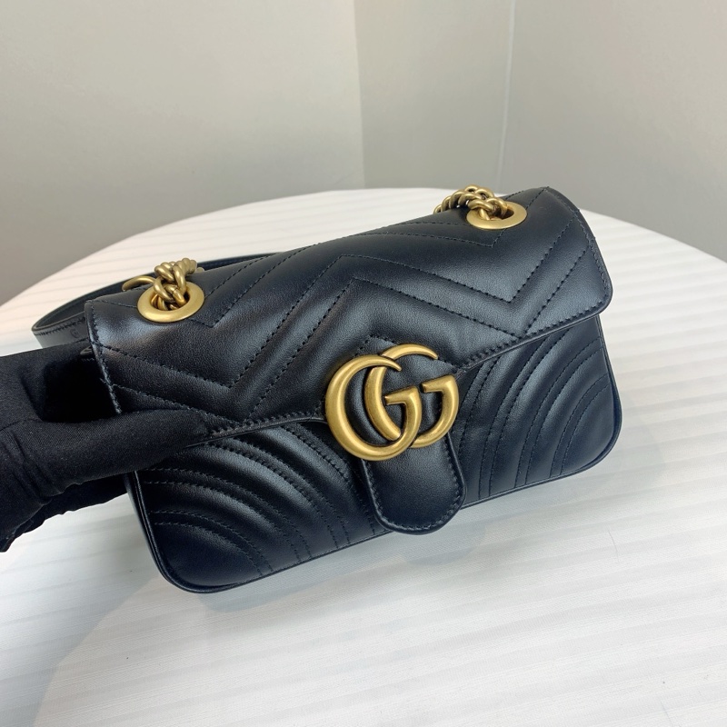 未使用Gucci古馳 黑金馬蒙22永遠的經典 包型立體精緻 雙G大金扣 不會太張揚高調 尺寸：22*14*6 附件：盒子 塵袋 編碼：B043203879-1