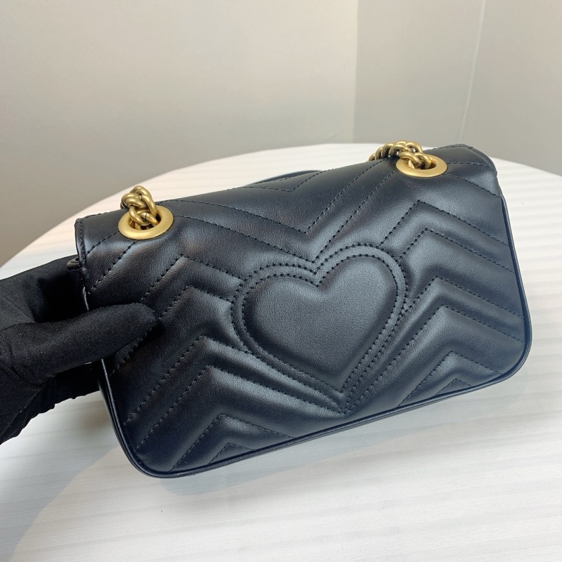 未使用Gucci古馳 黑金馬蒙22永遠的經典 包型立體精緻 雙G大金扣 不會太張揚高調 尺寸：22*14*6 附件：盒子 塵袋 編碼：B043203879-2