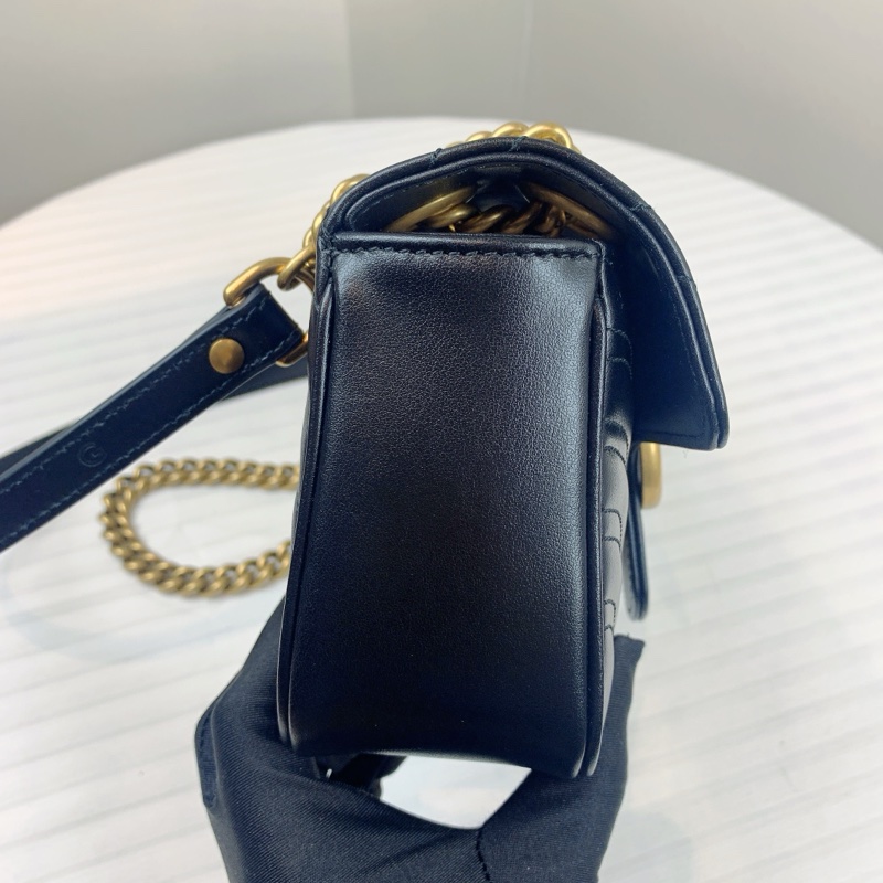 未使用Gucci古馳 黑金馬蒙22永遠的經典 包型立體精緻 雙G大金扣 不會太張揚高調 尺寸：22*14*6 附件：盒子 塵袋 編碼：B043203879-3