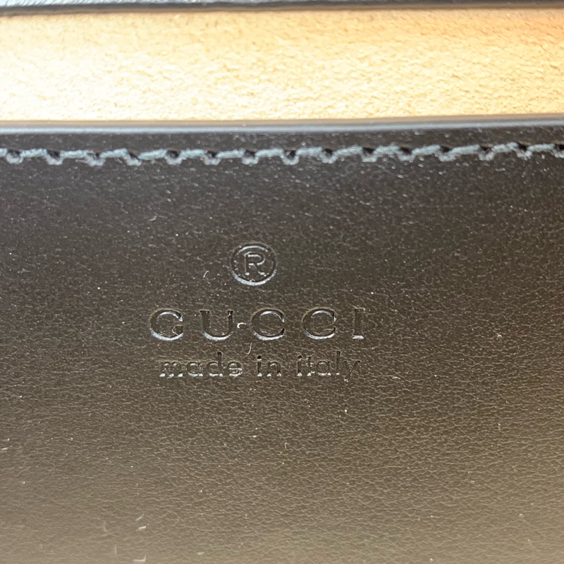 未使用Gucci古馳 黑金馬蒙22永遠的經典 包型立體精緻 雙G大金扣 不會太張揚高調 尺寸：22*14*6 附件：盒子 塵袋 編碼：B043203879-7