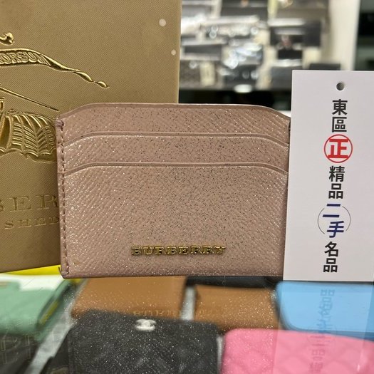 東區正精品㊣BURBERRY 近全新粉色全皮亮粉扁式卡片夾限定款 RZ3916-0