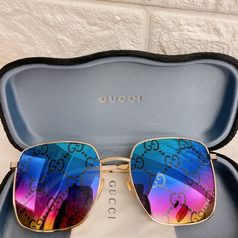 全新超甜斷貨款✨Gucci古馳極光漸變色滿版Logo飛行墨鏡（男女皆可）-1