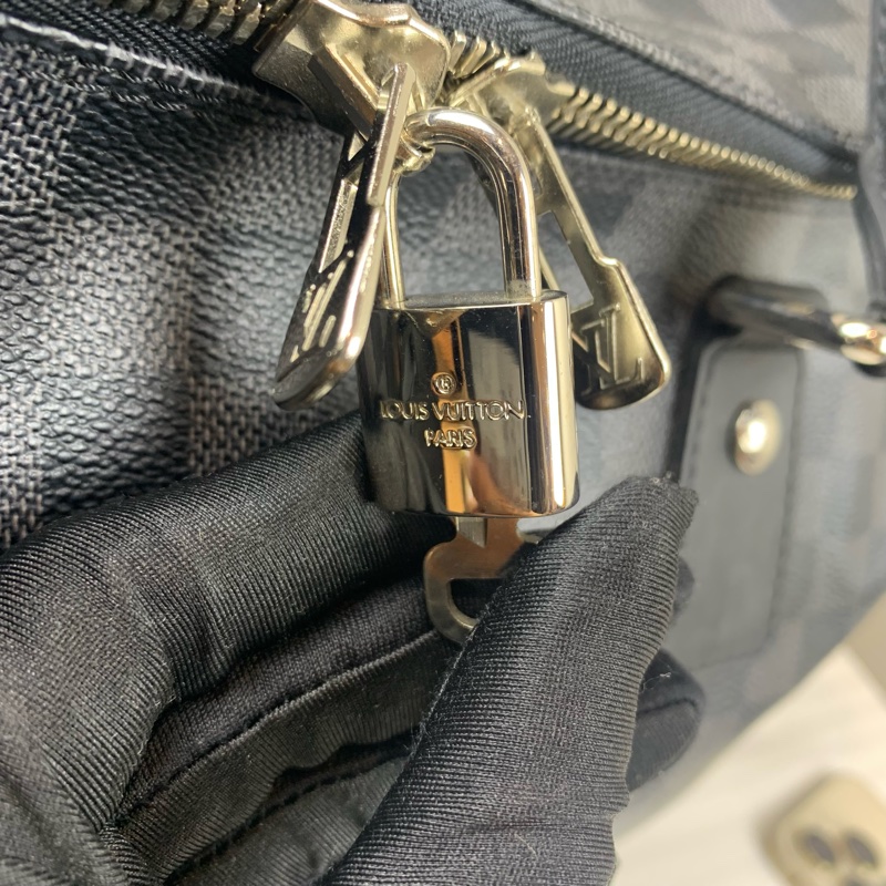 Louis Vuitton LV 男士棋盤格黑色大號旅行袋登機箱 有長肩帶和鎖頭 尺寸：55*25*28cm-6