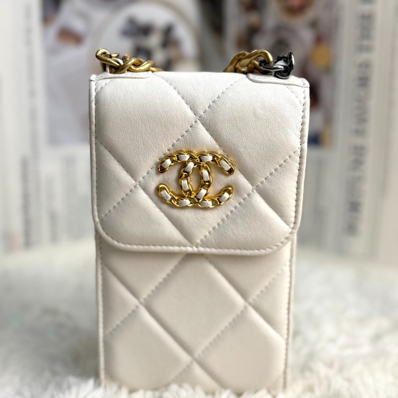 Chanel 白色金扣 手機包 小羊皮 31開-0