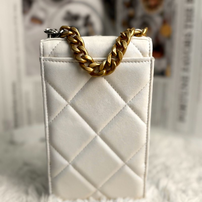 Chanel 白色金扣 手機包 小羊皮 31開-1