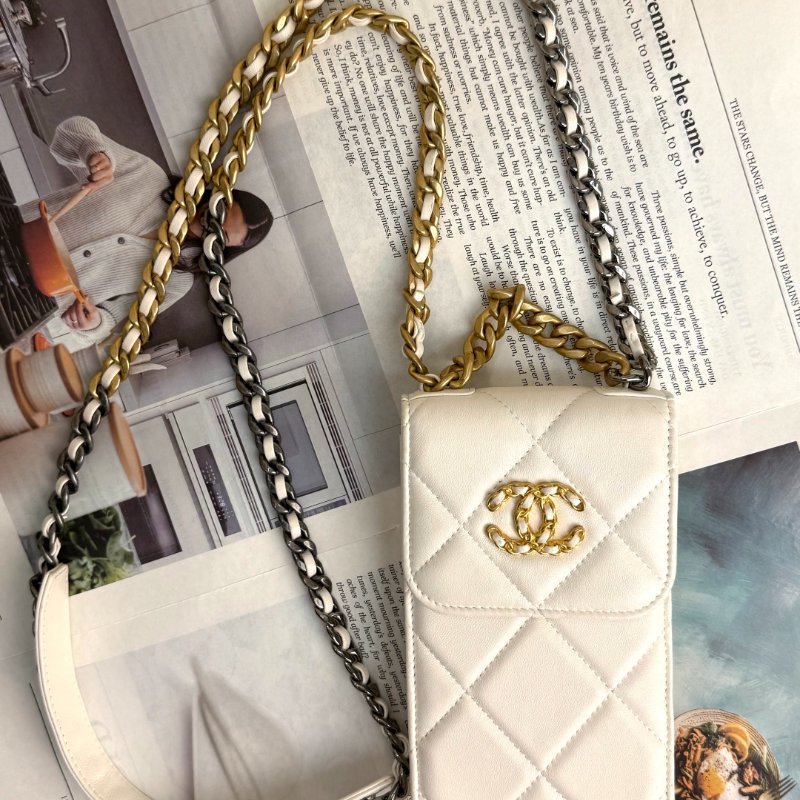 Chanel 白色金扣 手機包 小羊皮 31開-3