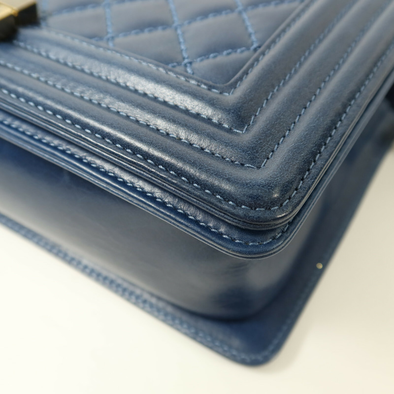 CHANEL 牛皮皮革Boy 25金扣鏈帶肩背袋-12