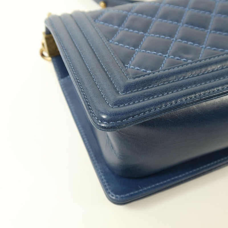 CHANEL 牛皮皮革Boy 25金扣鏈帶肩背袋-13