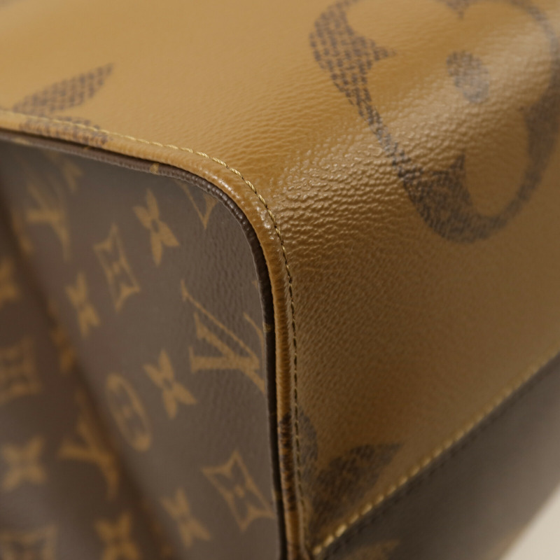 LOUIS VUITTON Monogram Giant Reverse On The Go GM金扣手挽肩背兩用袋-11