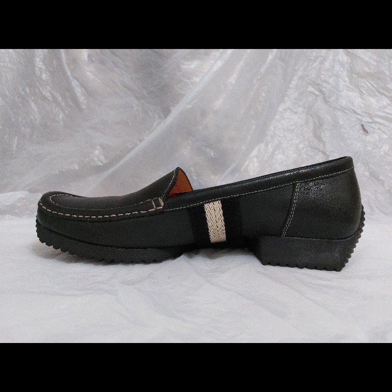 Bally 經典黑色皮革樂福鞋 - 對比車縫線細節 (FR 38)-3