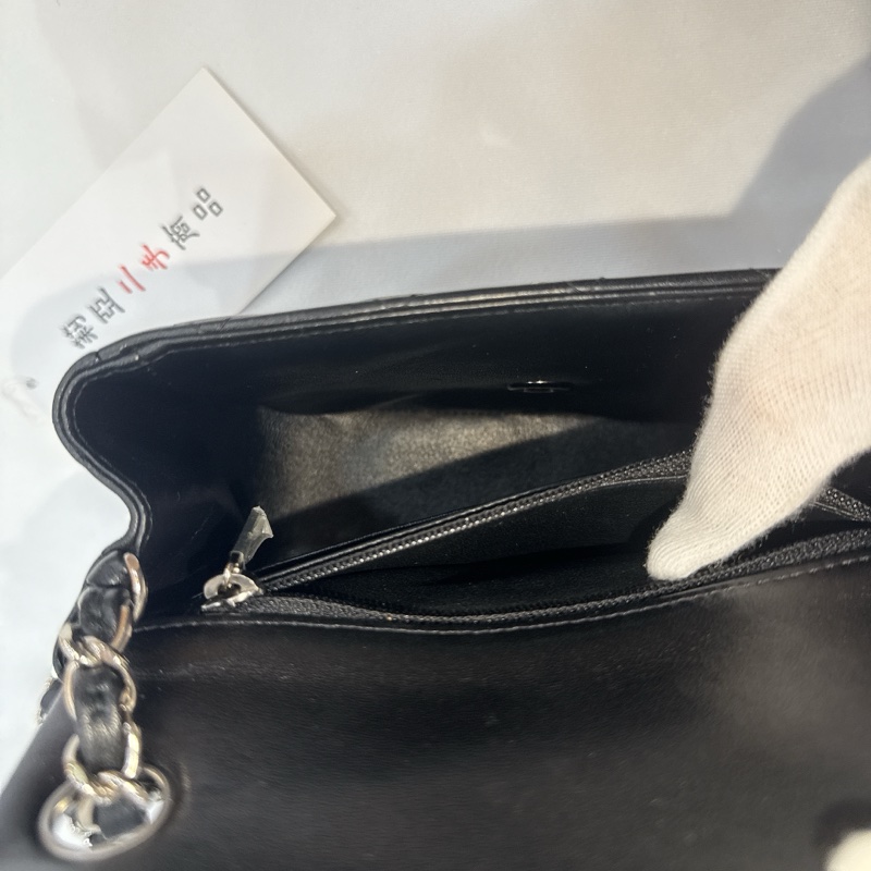 莉亞精品♡ Chanel A35200 黑銀方胖 二手-17