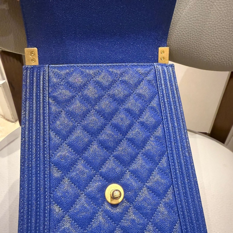 Chanel Boy Bag牛皮純色菱格絎縫方形雙C鎖扣單肩包-4