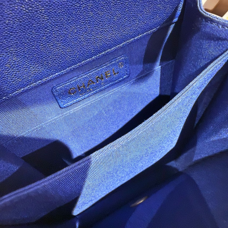 Chanel Boy Bag牛皮純色菱格絎縫方形雙C鎖扣單肩包-8