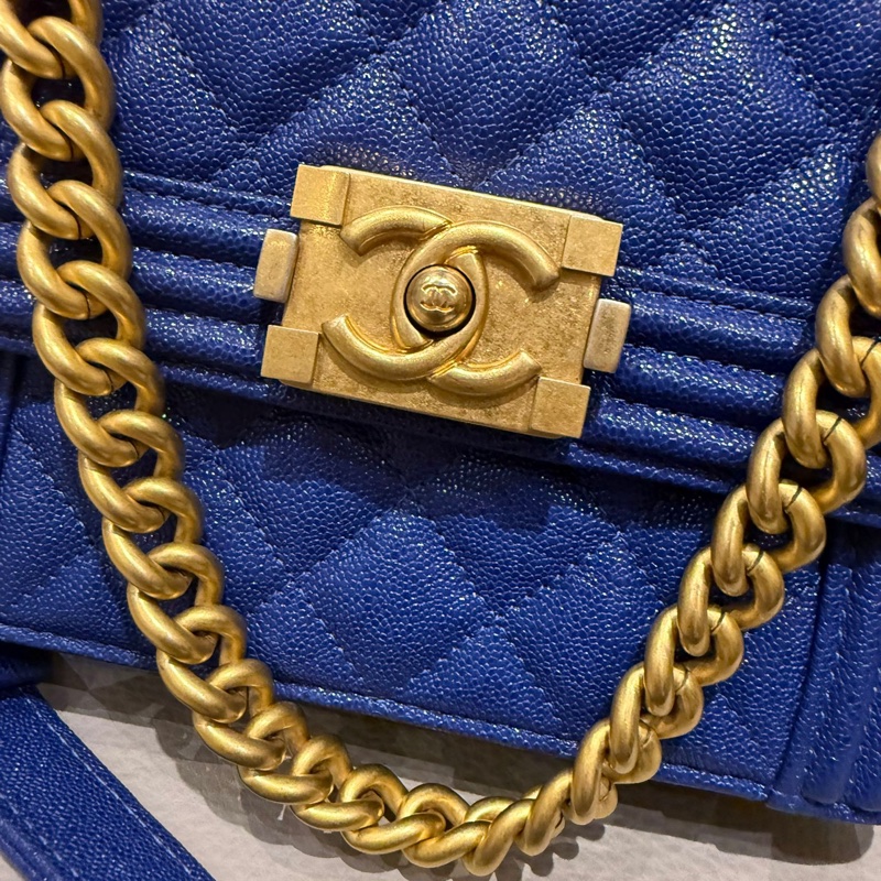 Chanel Boy Bag牛皮純色菱格絎縫方形雙C鎖扣單肩包-19