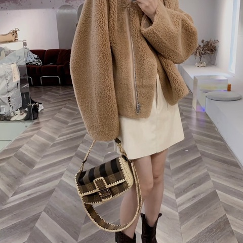 FENDI 老花拼編織法棍手提肩背斜背包28*12*7 98新配件塵袋